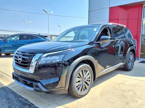 2025 Nissan Pathfinder SL FWD