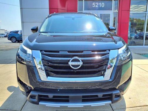 2025 Nissan Pathfinder SL FWD