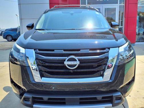 2025 Nissan Pathfinder SL FWD