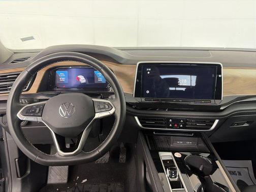 2025 Volkswagen Atlas 2.0T SE w/Technology 4MOTION