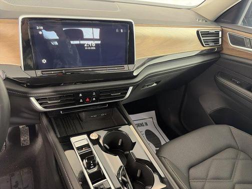 2025 Volkswagen Atlas 2.0T SE w/Technology 4MOTION