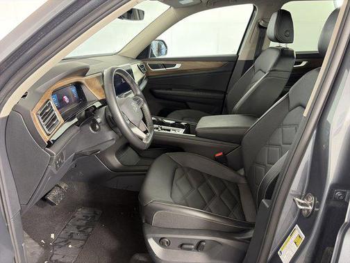 2025 Volkswagen Atlas 2.0T SE w/Technology 4MOTION