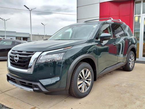 2025 Nissan Pathfinder SL 4WD