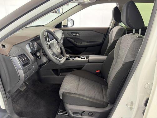Pearl White Tricoat 2023 Nissan Rogue SV