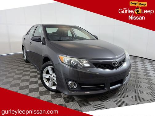 Magnetic Gray Metallic 2014 Toyota Camry SE