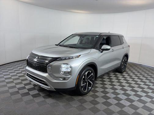 Alloy Silver Metallic 2024 Mitsubishi Outlander SE 2.5 2WD