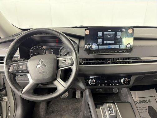 Alloy Silver Metallic 2024 Mitsubishi Outlander SE 2.5 2WD