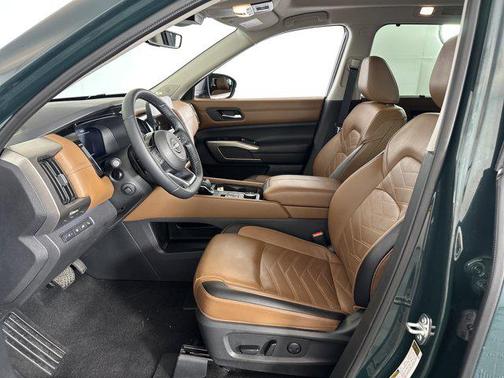 2024 Nissan Pathfinder Platinum 4WD