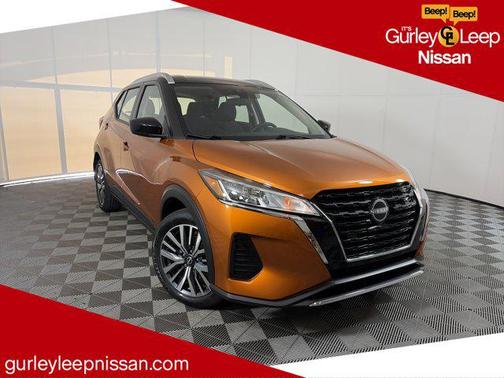 Monarch Orange Metallic/Super Black 2023 Nissan Kicks SV