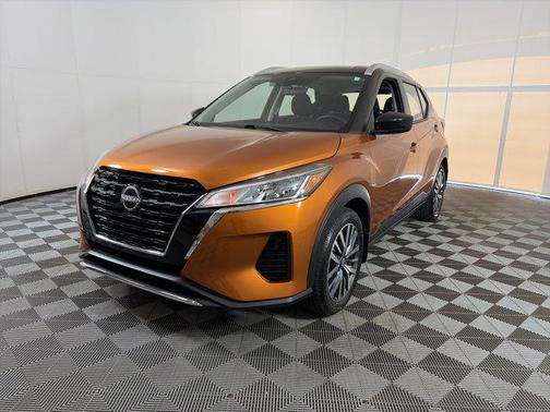 Monarch Orange Metallic/Super Black 2023 Nissan Kicks SV
