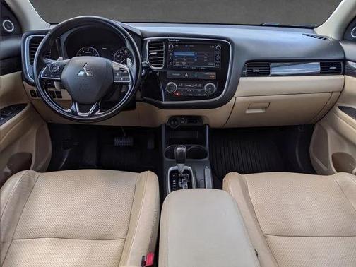 Diamond White Pearl 2016 Mitsubishi Outlander GT