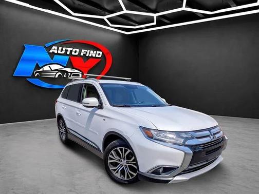 Diamond White Pearl 2016 Mitsubishi Outlander GT