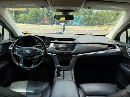 Stellar Black Metallic 2018 Cadillac XT5 Luxury