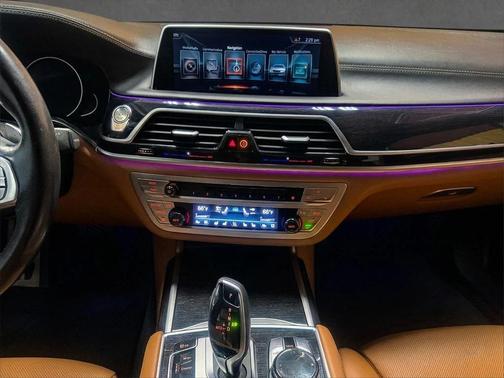 Mineral White Metallic 2016 BMW 750 i xDrive