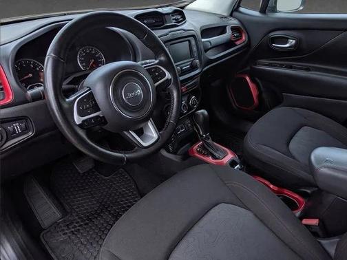 Alpine White 2017 Jeep Renegade Trailhawk