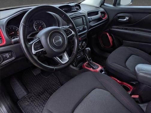 Alpine White 2017 Jeep Renegade Trailhawk