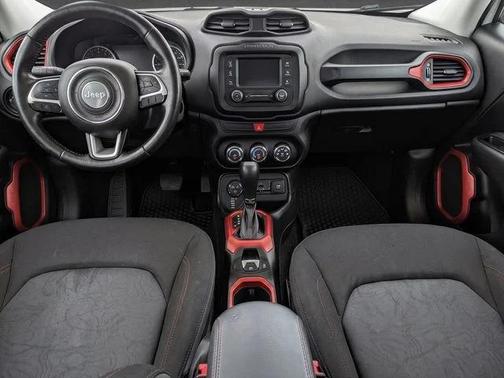 Alpine White 2017 Jeep Renegade Trailhawk