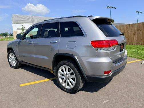 Silver 2017 Jeep Grand Cherokee Limited