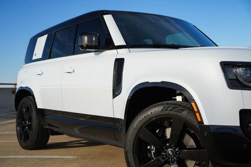 2023 Land Rover Defender 110 V8