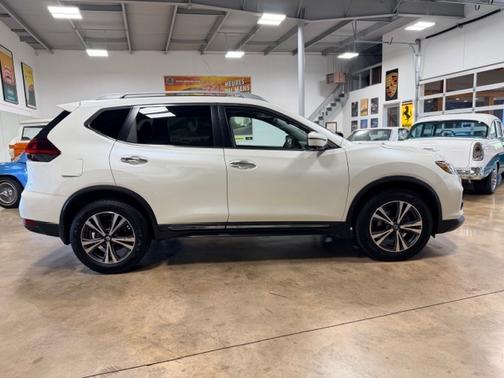 White 2018 Nissan Rogue SL