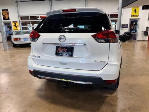 White 2018 Nissan Rogue SL
