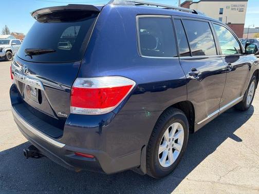 Dark Blue 2011 Toyota Highlander SE