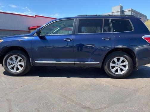 Dark Blue 2011 Toyota Highlander SE