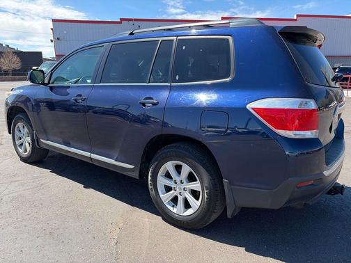 Dark Blue 2011 Toyota Highlander SE