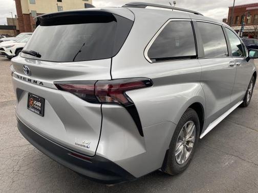 2024 Toyota Sienna LE