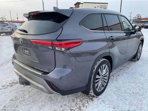 2022 Toyota Highlander Platinum