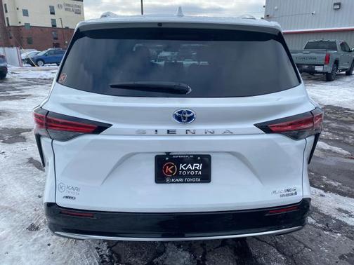 2024 Toyota Sienna Platinum