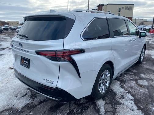 2024 Toyota Sienna Platinum
