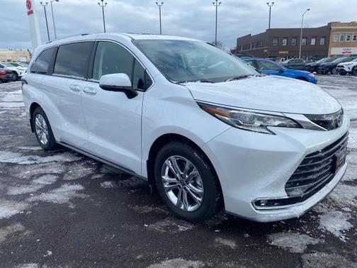2024 Toyota Sienna Platinum