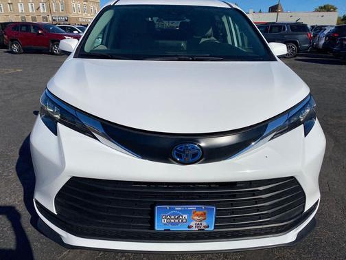 2024 Toyota Sienna LE