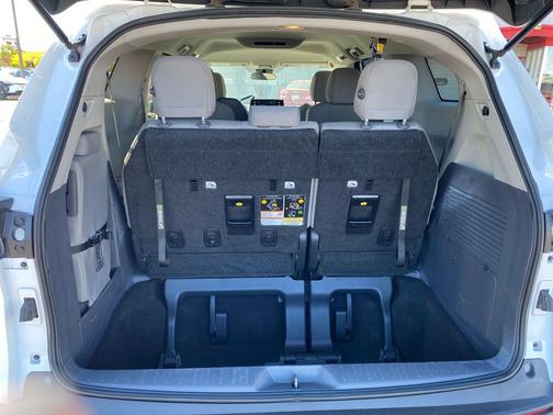 2024 Toyota Sienna LE