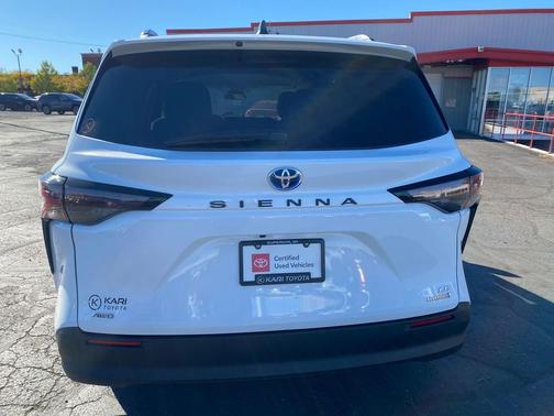 2024 Toyota Sienna LE