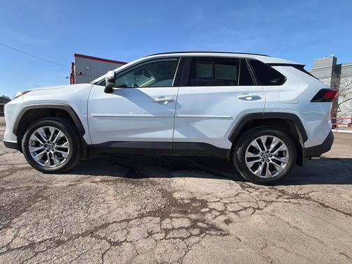 2025 Toyota RAV4 XLE Premium