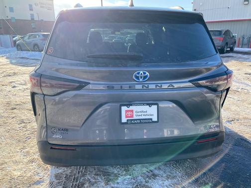 2024 Toyota Sienna LE