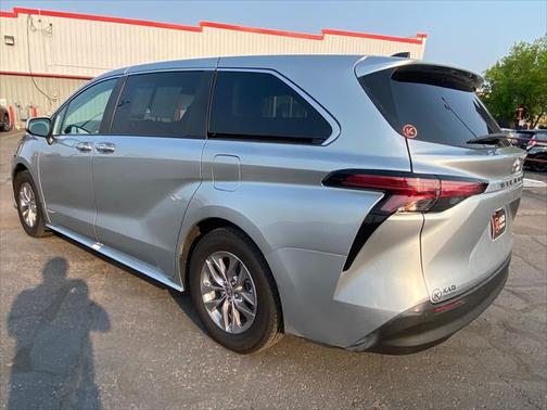 2021 Toyota Sienna XLE 7 Passenger