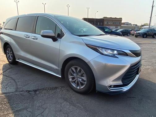 2021 Toyota Sienna XLE 7 Passenger