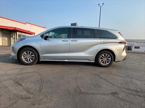 2021 Toyota Sienna XLE 7 Passenger