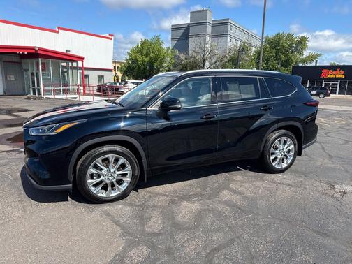 Midnight Black Metallic 2024 Toyota Highlander Limited