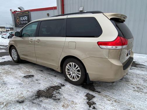 2013 Toyota Sienna XLE