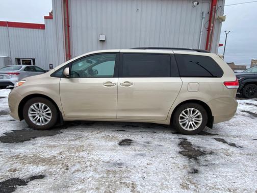 2013 Toyota Sienna XLE