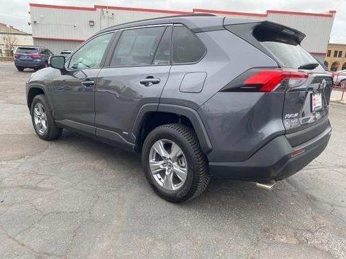 2022 Toyota RAV4 Hybrid XLE