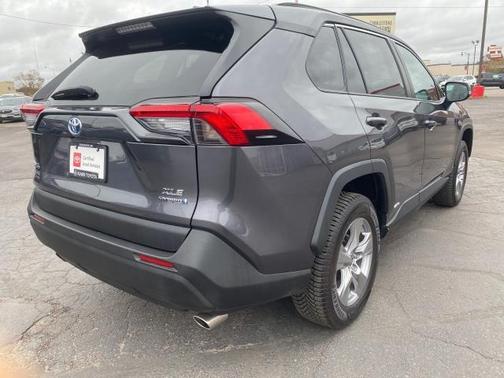 2022 Toyota RAV4 Hybrid XLE