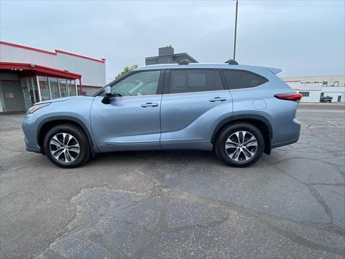 2022 Toyota Highlander Hybrid XLE