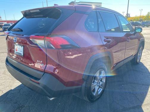 2022 Toyota RAV4 Hybrid XLE