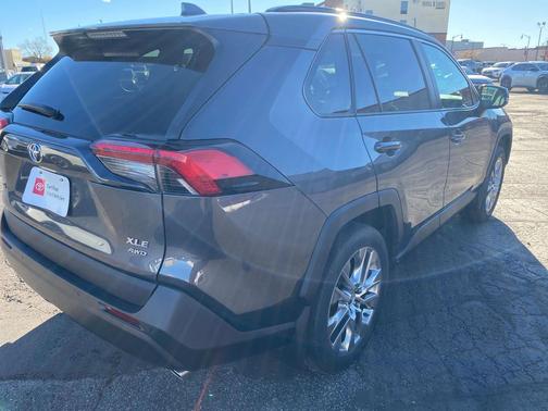 2021 Toyota RAV4 XLE Premium