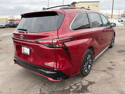 2024 Toyota Sienna XSE 7 Passenger